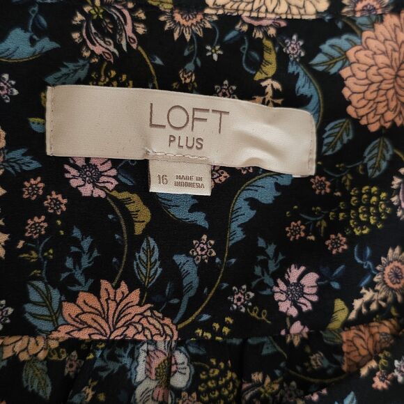 LOFT dark Floral Blouse – Size 16 romantic goth flowy whimsigoth workwear office - Picture 7 of 11